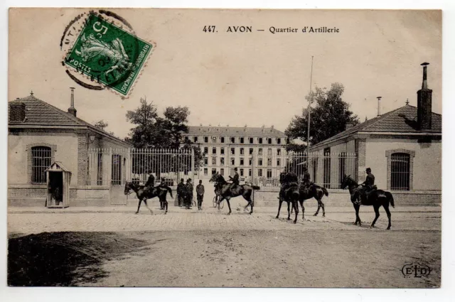 Thème VIE MILITAIRE CASERNES CPA 77 AVON soldats a cheval quartier d'artillerie