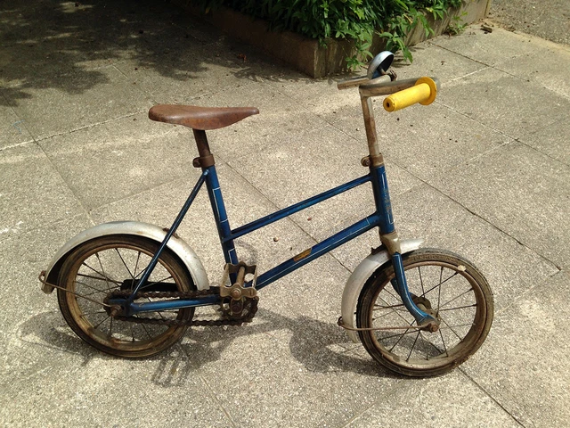 ANCIEN PETIT VÉLO d'enfant dans son jus de grenier ... Vintage EUR 99