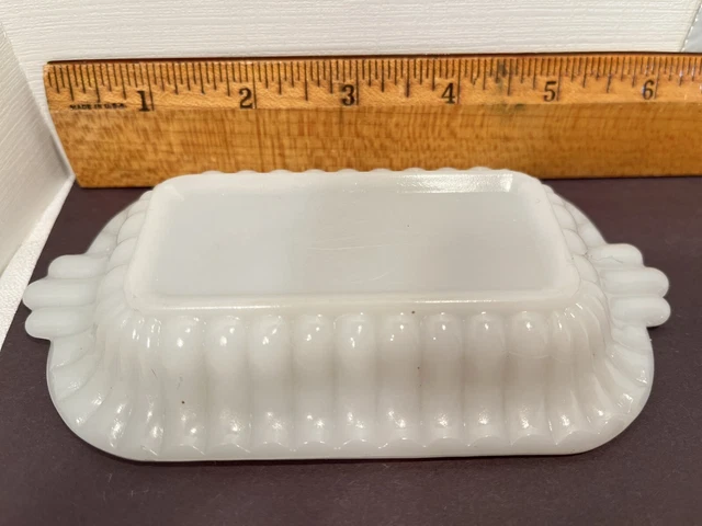 PLATO DE MANTEQUILLA DE VIDRIO DE LECHE BLANCA DE COLECCIÓN 1⁄2 PALO Azel Atlas sin marcar, sin tapa