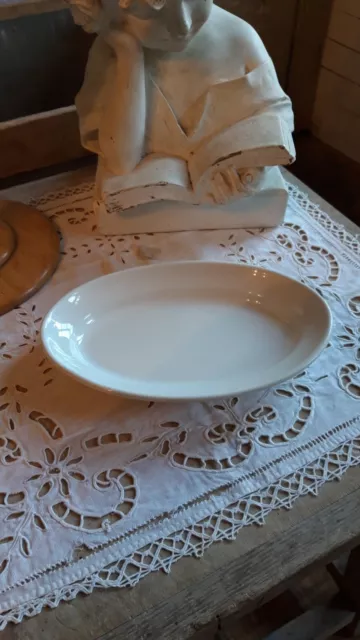 ANCIEN PLAT OVALE  EN PORCELAINE ÉPAISSE petit modèle n°8