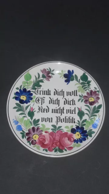 Alter KERAMIK WANDTELLER mit Spruch von WILHELMSBURG sowie Handbemalung Blumen