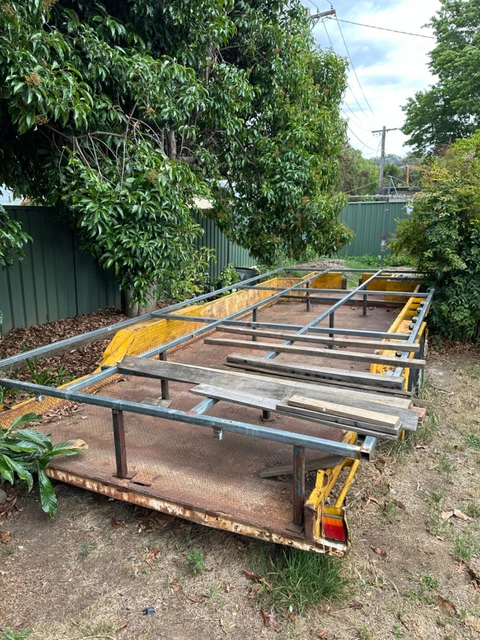 Car trailer / tiny house trailer