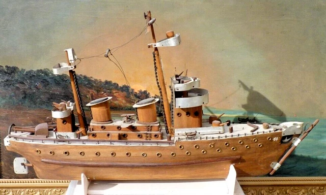 Ancienne Maquette De Bateau JEP 'Unis Typhon' - Modèle Réduit En Fer