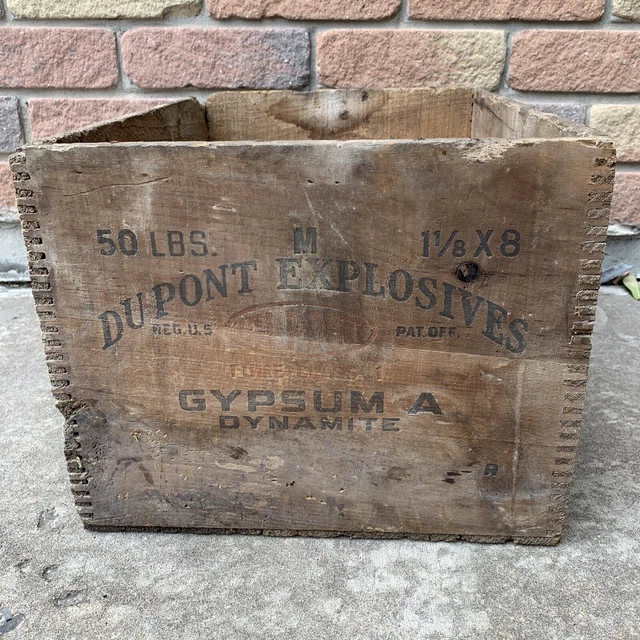 VINTAGE DU PONT COMPANY HIGH EXPLOSIVES DYNAMITE GYPSUM A WOOD BOX 50lbs Rare