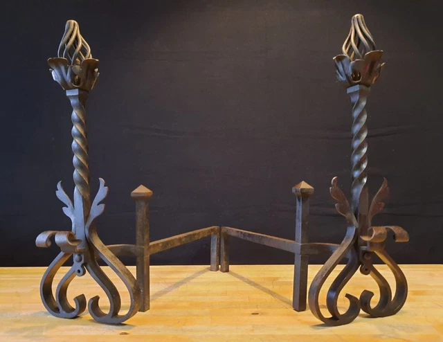 Paire de landiers chenets en fer forgé époque 18ème Origine