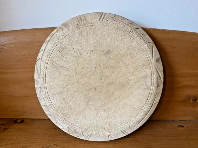 DECORATIVE ANTIQUE CHIP CARVED SYCAMORE BREAD BOARD  10 inches