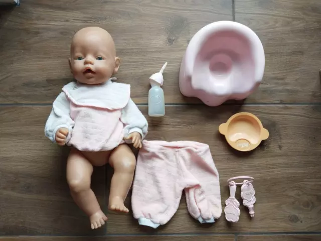 Zapf Creation Baby Born mit Kleidung und Zubehör