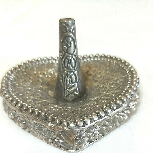 Vintage Heritage Mint Silver Heart Shaped Ring Holder Rose Pattern