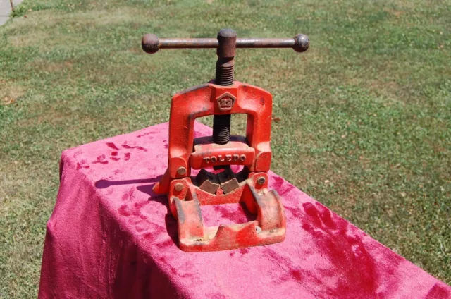 TOLEDO  22 Bench mount Pipe Vise With Good Jaws, Clamp-Holder,