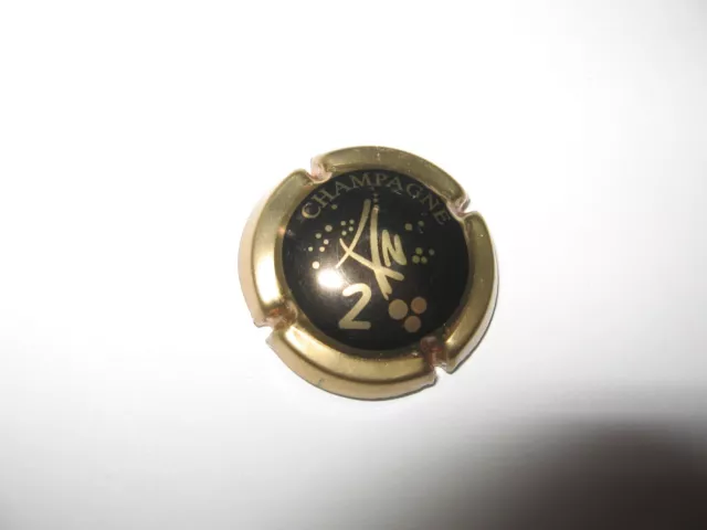 1 capsule de champagne Generique   N°620 noir et bronze   AN 2000
