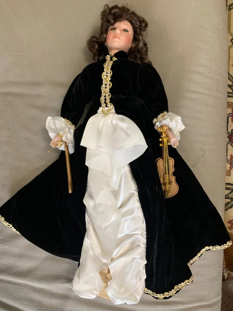 Heritage Signature Collection LYRA Porcelain Doll With Box Plays Music  #12445