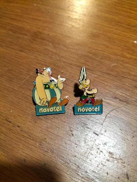 PIN'S ASTERIX, 1987 , signé STADIUM - dim:12 x 28 ,asterix, bd , uderzo