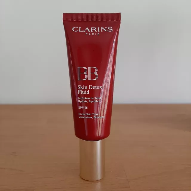 Clarins BB Skin Detox Fluid 01 Light 45 ml SPF 25.