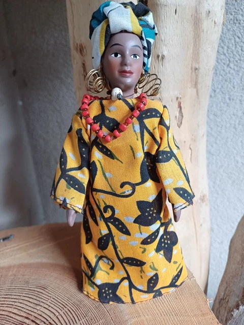 POUPÉE ANCIENNE TÊTE/BUSTE PORCELAINE HABITS TRADITIONNELS