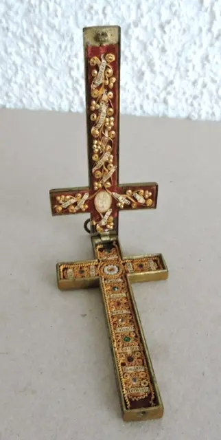 alt Kreuz Kruzifix Klosterarbeit Reliquienkreuz aufklappbar Anhänger 19tes Jhd.