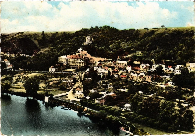 CPA Roche Guyon Le Chateau la tour, le pays (1317655)