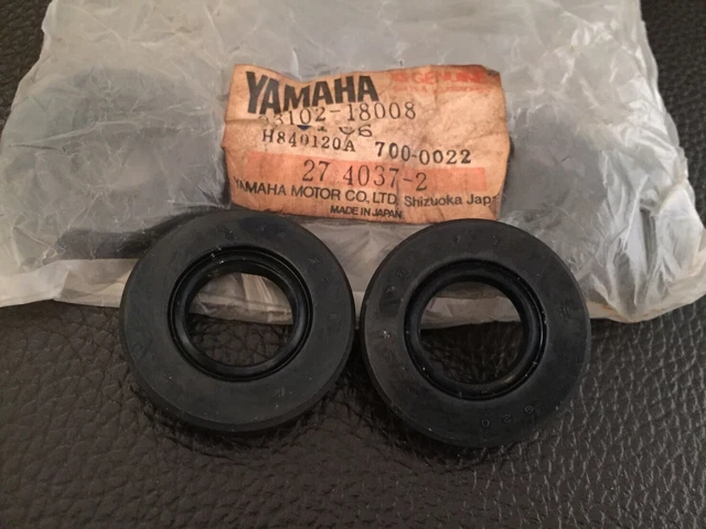 Yamaha AT1 CT1 DT100 DT125 DT175 LS2 RT100 RS100 Oil Seal 93102-18008 NOS 2Pcs