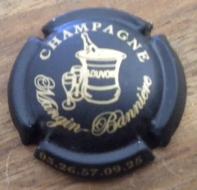 capsules de champagne mangin -banniere  n°2 (noir et or) cote 1,50€