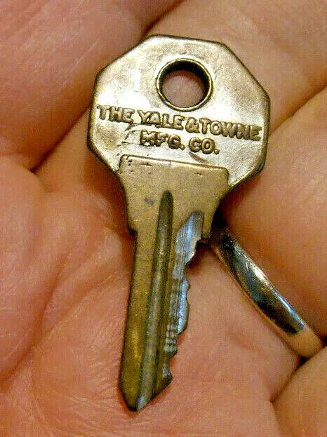 Vintage Old Yale & Towne Junior USA Nickel Over Brass Key Car Truck # CH614 3