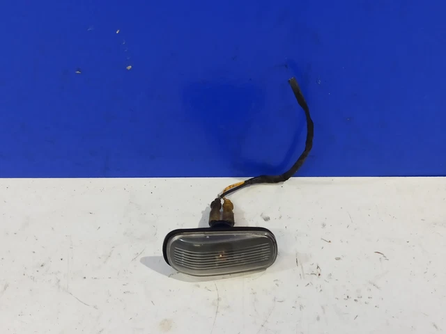 SAAB 9-5 Estate YS3E Front Right Fender Turn Signal 5336250 2.3 Petrol 22312285