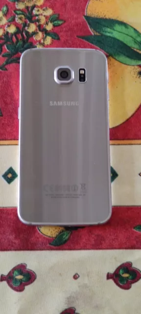 Samsung Galaxy S6 Edge - SM-G925F - 32 Go - Gris Argent (Désimlocké)