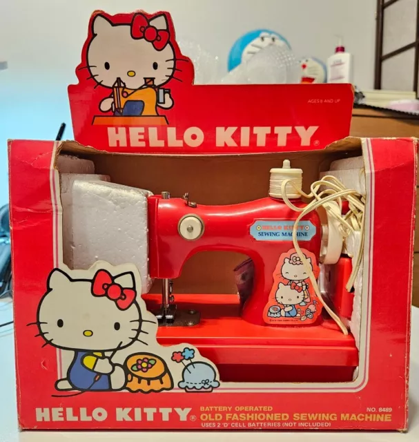 Hello Kitty Battery Operated Old Fashioned Sewing Machine Sanrio 1984 NO. 8489