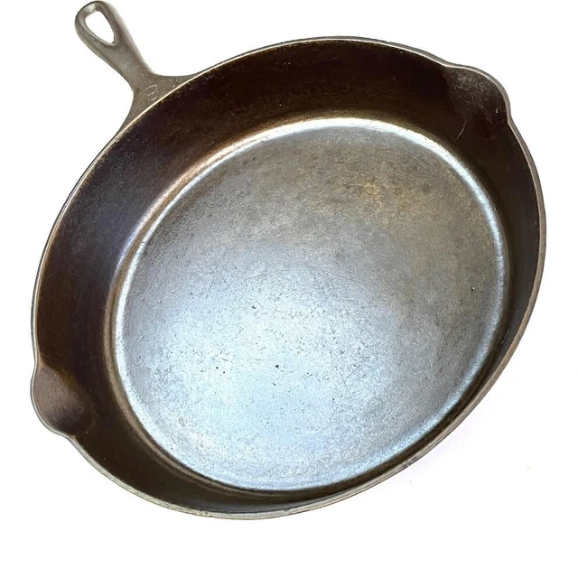 Cast Iron Unmarked Wagner #8 - Heat Ring - Straight Sides  1915-1920s Marked "E"