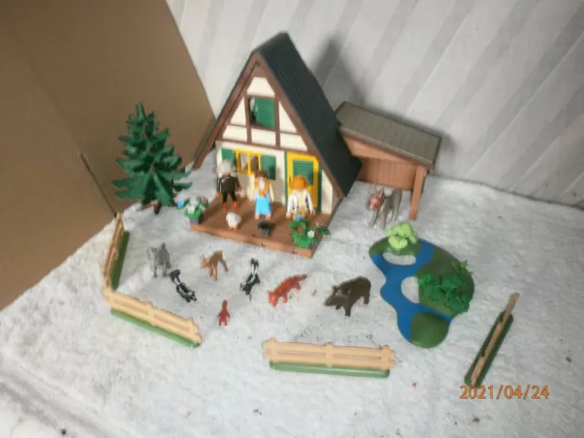 Playmobil Spielset aus 4207 Forsthaus Jagdhütte Wald Förster Tiere