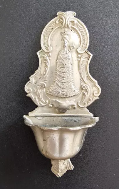 Acquasantiera Madonna di Loreto in metallo bianco fine del XIX secolo