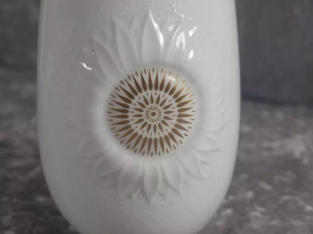 AK Kaiser Porzellan weiße Vase Henkelvase Design Nr 102 70er 80er Ära Sonne 2