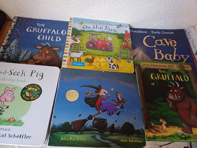 tonies Toniebox Julia Donaldson Bundle Incl. 1 Creativo e 3 Personaggi: Il Gruffalo, Lumaca & The Whale, Stick Man, Rosso