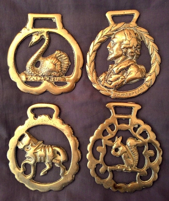 Cuatro Antiguas Placas De Latón Para Decoración De Arnés De Montura