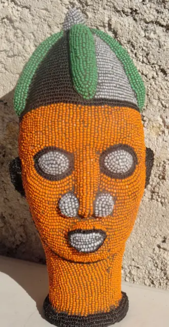 Tête en terre cuite perlée Bamiléké 29 cm   Cameroun   Art Africain