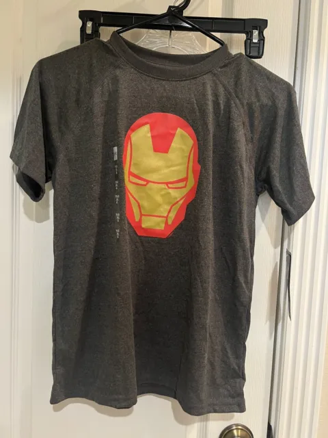 Nueva con etiquetas Camiseta Ironman para niños Under Armour talla grande
