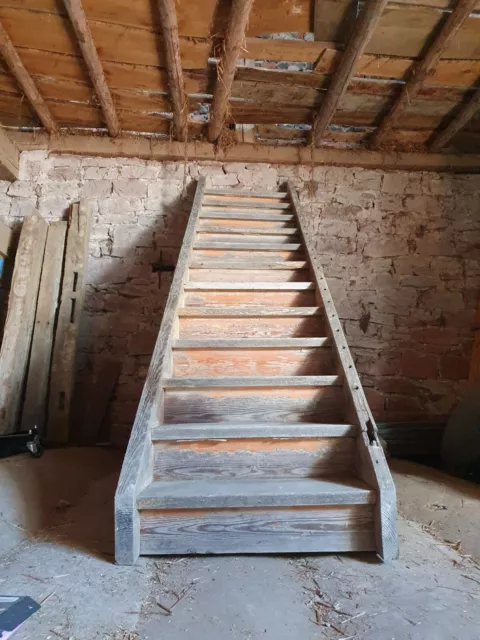 Antike, alte, historische Treppe Holztreppe, vollgestemmt, alt, historisch, Holz