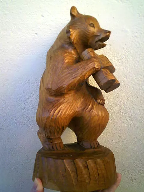 sculpture animal  ours brun sculpté en bois