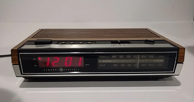 Vintage Digital Radio Alarm Clock General Electric Model 7-4630-A