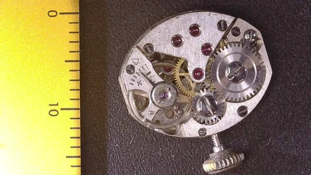 Ancien Petit Mouvement Mécanique De Montre - Pour Pièces Détachées Ou Collection