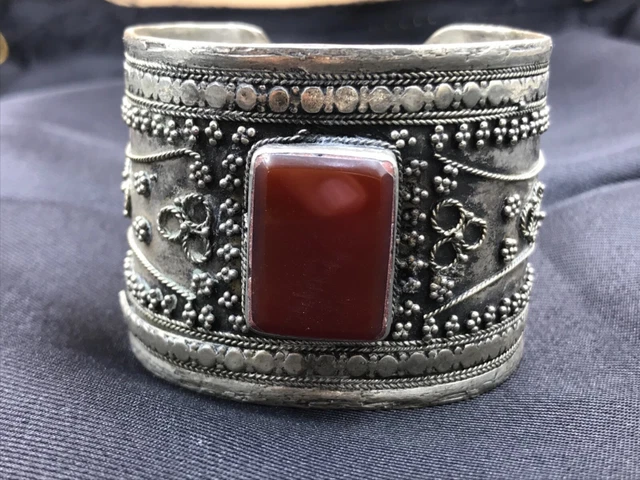 Wonderful handmade very very old silver bracelet with natural agate stone