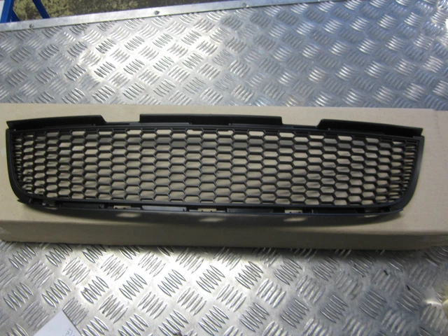 Lower Grille Holden Commodore Vz Ss Sv6 Ssv Sv8 Front Lower Grille New Genuine