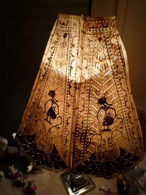 alter Lampenschirm mit Schattenspielfiguren, Lampe, Leder, Bali Indonesien
