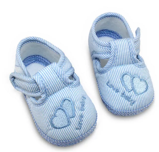 Chausson bleu LOVE BABY coton semelle souple coeur bleu bébé 0-9 mois