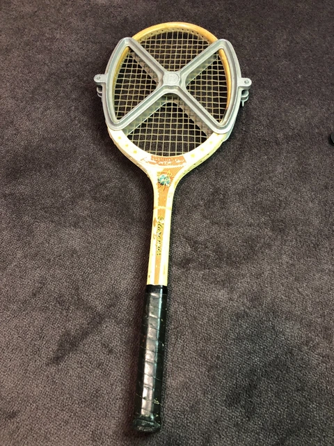 Ancienne raquette de badminton en bois (Regent, Dunlop, etc.) - Ben & Flo Ancienne raquette de badminton en bois (Regent, Dunlop, etc.) - Ben & Flo