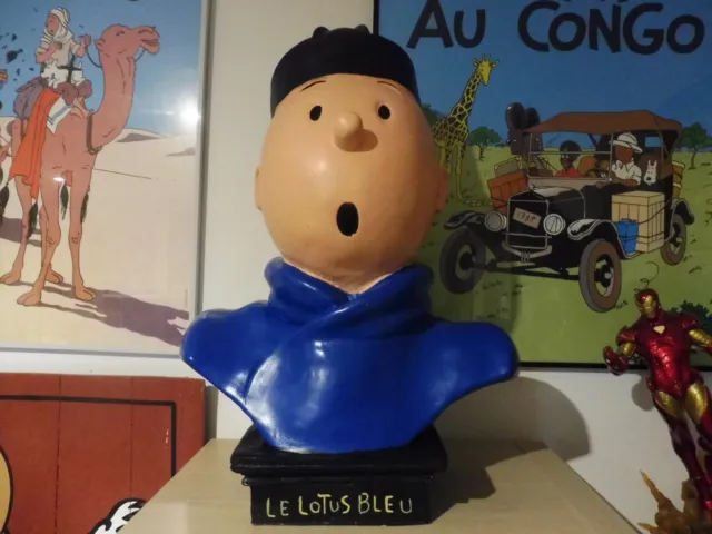 Buste  Tintin  Lotus Bleu   51 X 36 Cm   Superbe Etat En Resine -