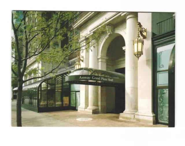 Amway Grand Plaza Hotel Postcard Unposted 4x6