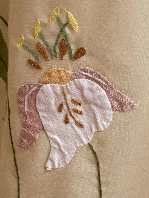 Floral Crewel Embroidery & Appliqué On Cotton No Iron Percale Tablecloth 101x66”