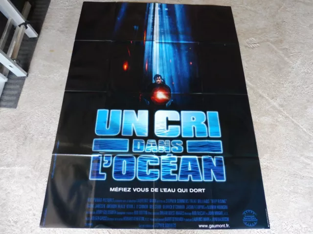 Ancienne Affiche Cinéma  "Un Cri Dans L’océan  " Etat Très Bon   160 X 120