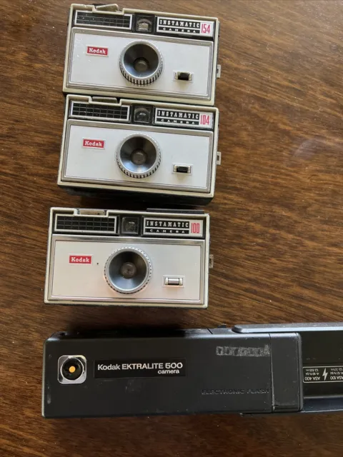 3 cámaras Kodak Instamatic 100/104/154 vintage de la década de 1960 y Extralite 500