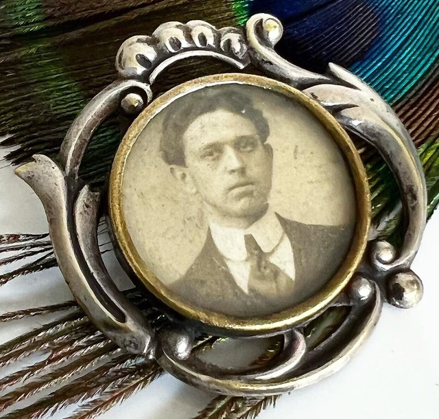 Broche Porte-photo Ancienne En Métal Argenté Feuillagé - Portrait Sépia De Femme Inclus, Très Bon état