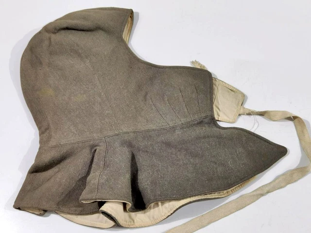 Winterkopfhaube Wehrmacht,  mausgrau auf weiß wendbar, datiert 1942, Hersteller